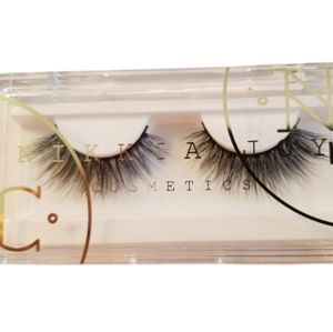 Nikkia Joy Premium silk lashes